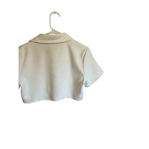Micas Women's Medium White Cropped Short Sleeve Collared Button Up Blouse - Picture 7 of 10